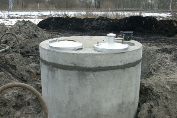 Erschliessung - Wegebau - Kanalisationszugang aus Beton der eingesetzt wird